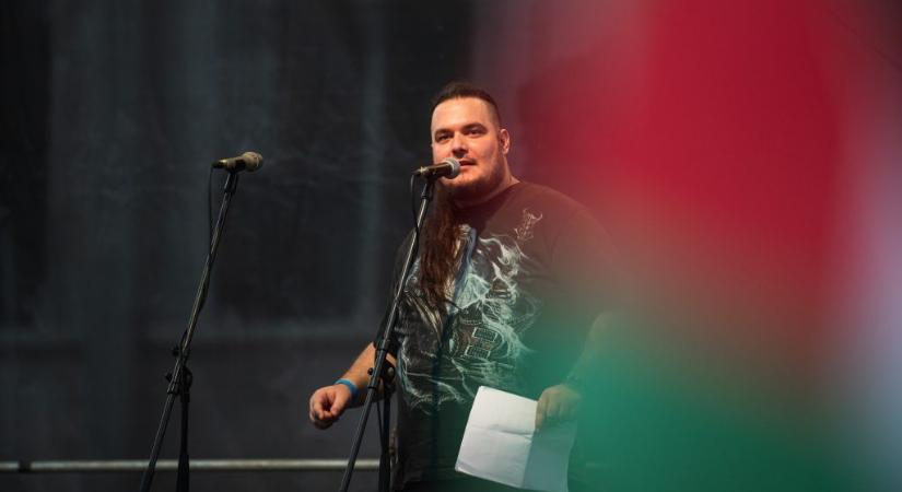 Politikai tartalmú, explicit szövegek miatt mondta le Radics Peti turnéját a Cinema City