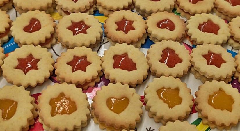 Ez a lekváros linzer mindig omlós marad: a klasszikus aprósütemény receptje, amit nem lehet elrontani