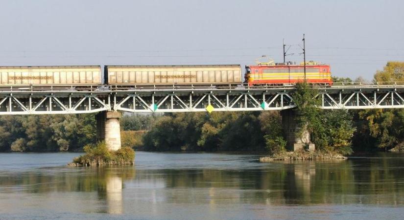 Világháborús bomba miatt szünetel a vasútforgalom Tornóc és Vágsellye között