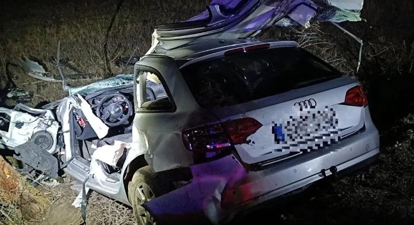 Leszakadt az autó teteje a halálos balesetben – videó, képgaléria