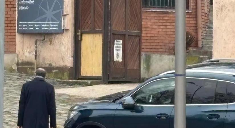 Az egész net ezen a béna miskolci parkoláson röhög - fotó