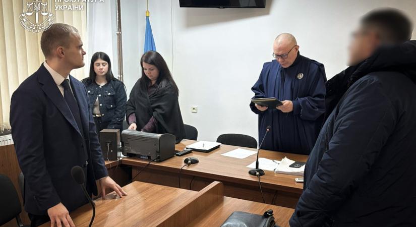 9 és fél év börtön egy társasházi udvarban elkövetett támadásért