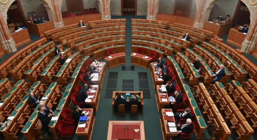 Pedofilvédő, beteg bűnözőknek nevezte a kormánytagokat Szabó Tímea a parlamentben