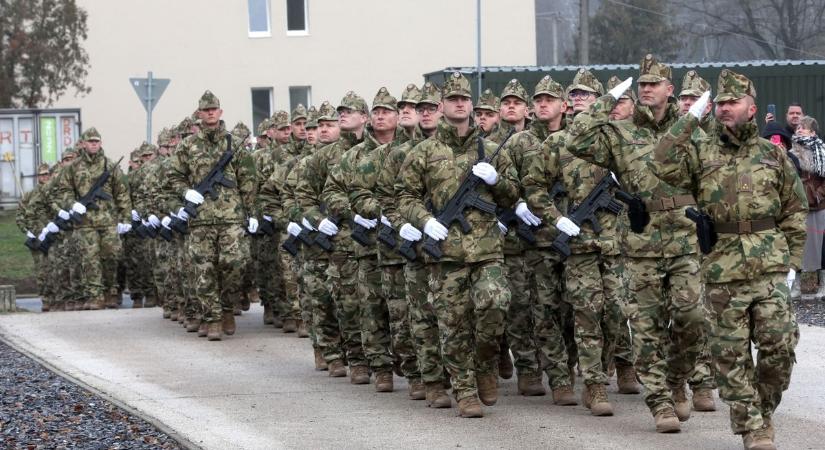 Böröndi Gábor: Legyenek bátrak! Egy századnyi katona esküdött fel hazánk védelmére Kaposváron