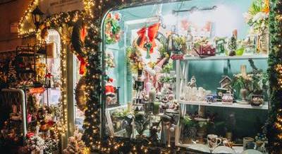 Ünnepi kirakatok Budapesten, melyek előtt felnőttként is csillogó szemekkel állunk