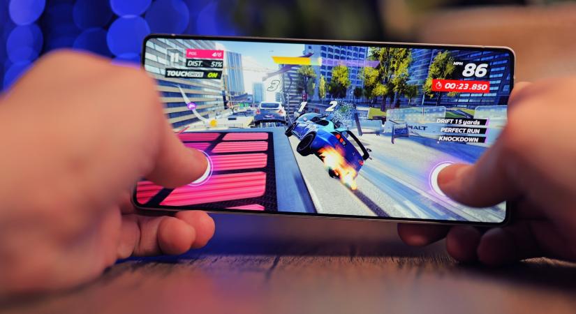 Nem csak drágulhatnak a mobilok a memóriahiány miatt, el is tűnhetnek konfigurációk