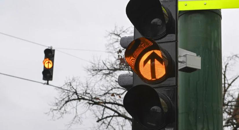 Ezt rengeteg autós rosszul tudja a közlekedési lámpákról