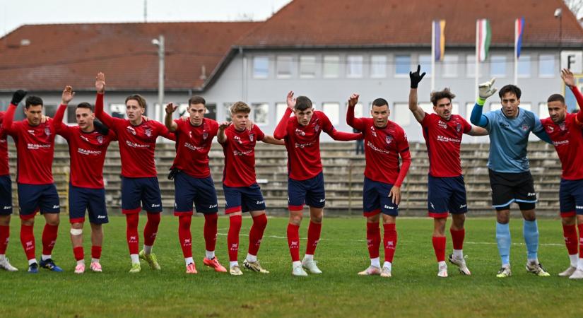 Három játékos is távozik a bajnokesélyes csapattól