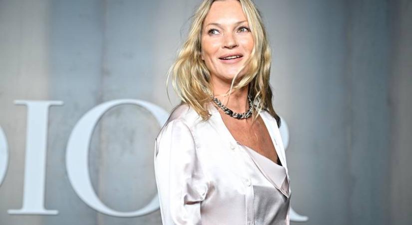 Kate Moss 23 éves lánya le se tagadhatná híres anyját: brutális, Lila mennyi pénzt keres a modellkedéssel