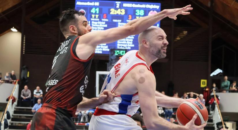 Elítélte a kisebbség viselkedését a címvédő (képgalériával és szurkolói videó)