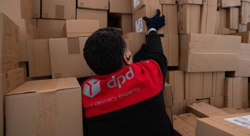 Eltűnt karácsonyi csomagok: ennek fele sem tréfa, már a kormányhivatal is vizsgálódik, mellé beszállt a GVH is