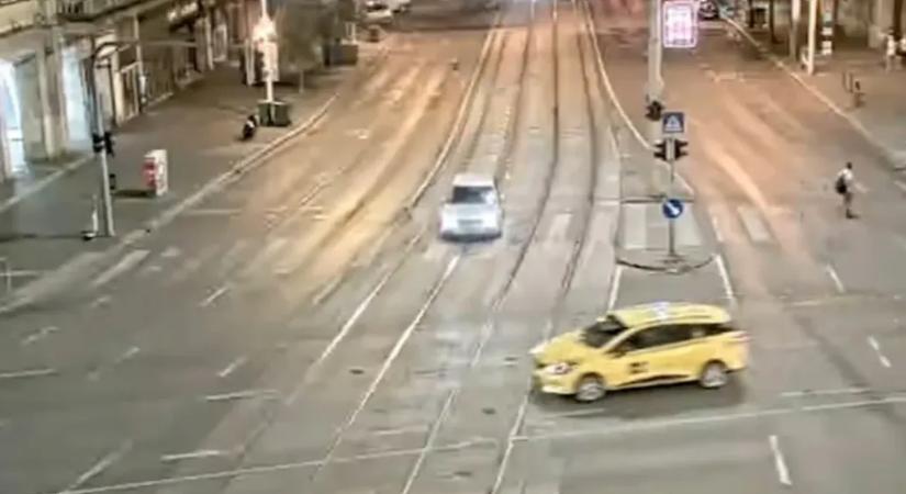 Vádat emeltek a sofőr ellen, aki kábítószer hatása alatt száguldozott a Nagykörúton, majd belerongyolt egy taxisba