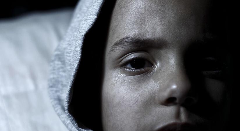 Gyermekotthonok: bepanaszolták a rendőrség tájékozódó akcióját, mert felügyelet nélkül hallgatnak meg fiatalokat