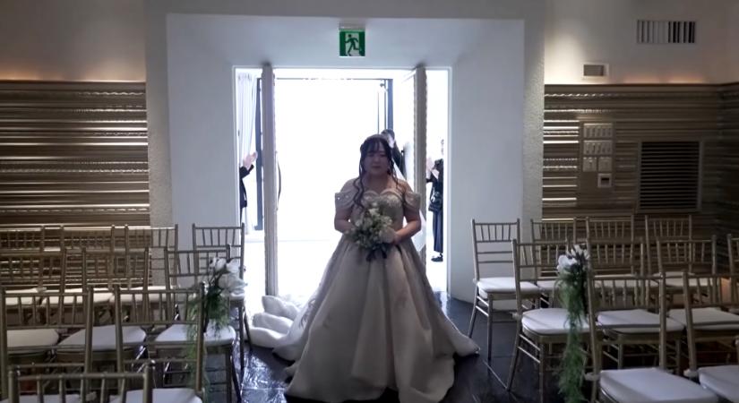 Hozzáment a japán nő álmai pasijához, a mesterséges intelligencia alapú barátjához