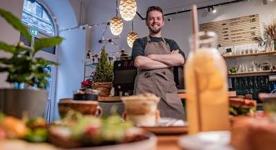 Erdélyi fenyvesek illata egy csésze kávéban – A Pine – Coffee & More-ban tobozszirupos kávét is kóstolhatunk