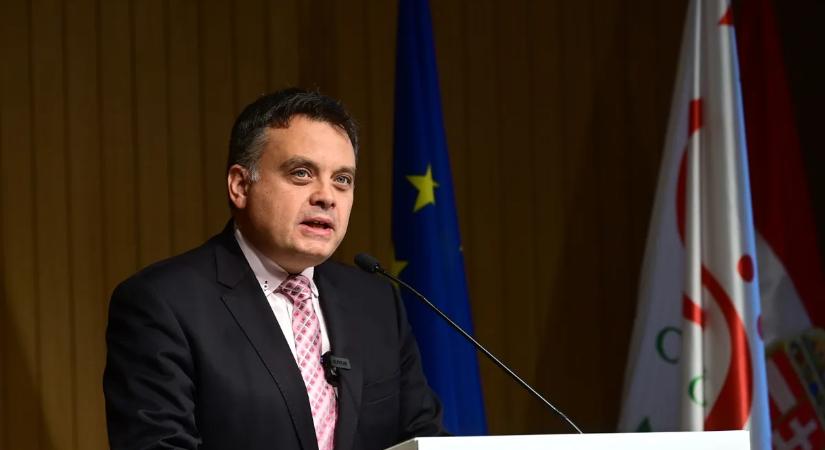 Dr. Latorcai Csaba: Eltűnt csomagok és elérhetetlen ügyfélszolgálat, vizsgálat indult