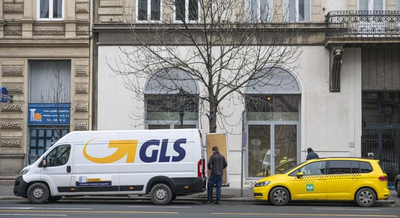 Sok a panasz, ellenőrzi a csomagküldő szolgálatokat a budapesti főispán hivatala