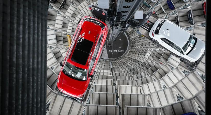 Még az autógyártókat is megosztja, hogy megmenti-e az európai járműipart a 2035-ös tiltás fellazítása