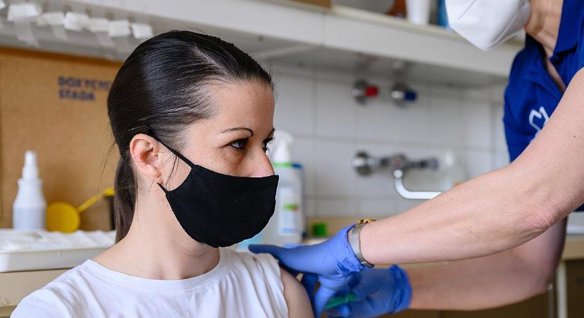 Orbán Viktor nem akar kártérítési rendszert, hiába a rémisztő botrány a Covid-vakcinák mellékhatási körül