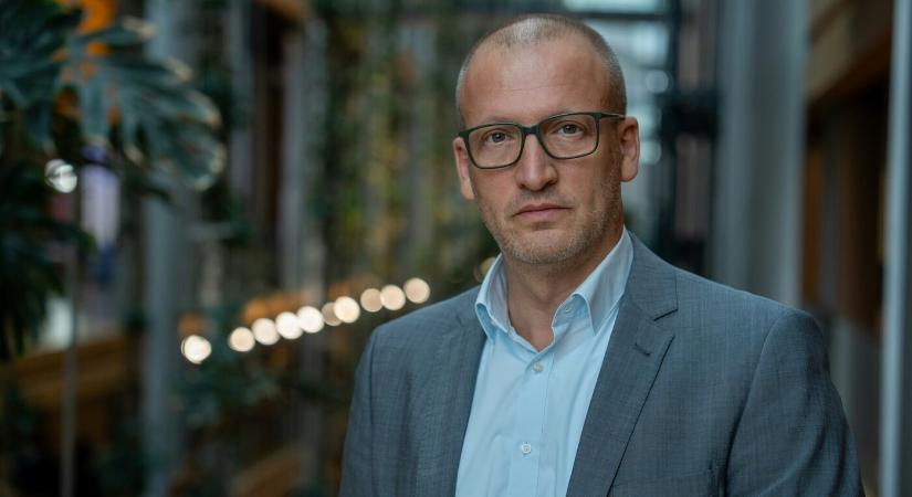 Tisza párt: Orbán a felvidéki magyarok helyett Robert Ficót választja