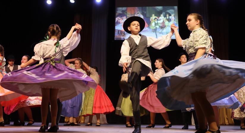 Gálával kívánt boldog karácsonyt a Fürjecske Nagyatádon