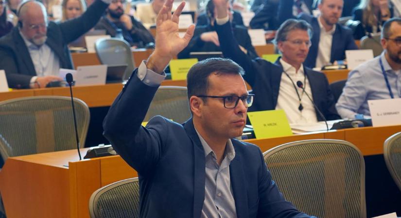 Abortuszjog az EU-ban: a magyar pártok közül csak a DK mondott igent