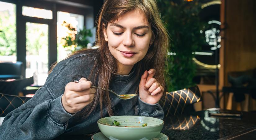 Pamela Anderson gyulladáscsökkentő levese pont az a meleg ölelés, amire télen szükséged van