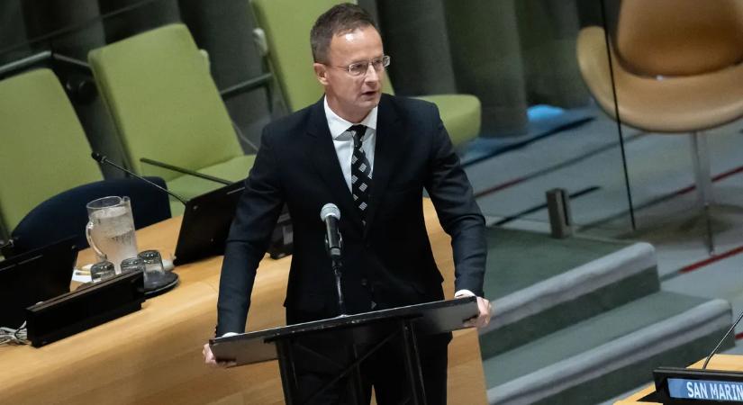 Szijjártó Péter megvédte Gáspár Evelint