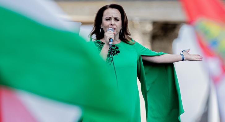 Csézy kislánya levette a lábáról Plácido Domingót, közös fotó is készült, aztán kiderült egy meglepő dolog