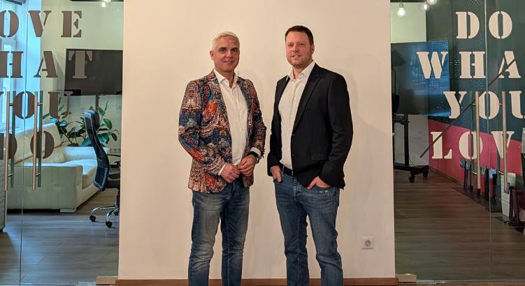 Új fejezet a magyar techpiacon: a Sprintform üzletága a Trans-Uni-hoz kerül, régiós digitális szolgáltató épül