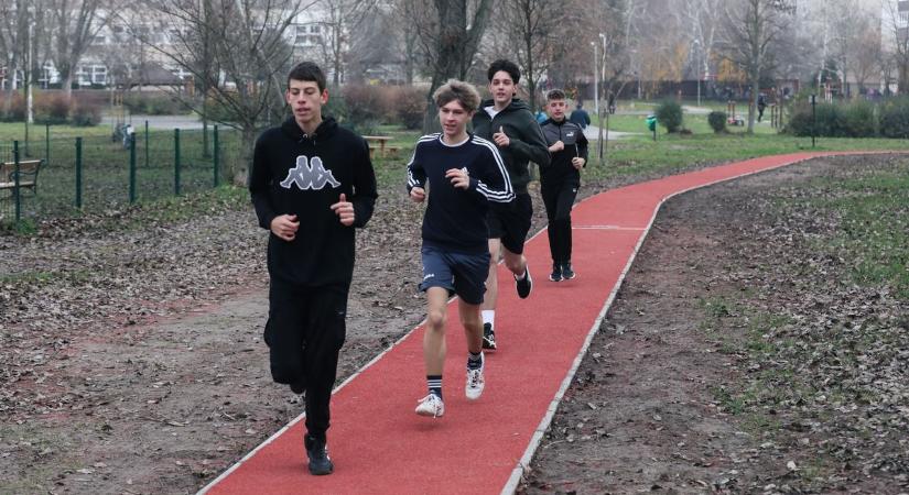 Megújult futópályát kapott a marcalvárosi kiserdő