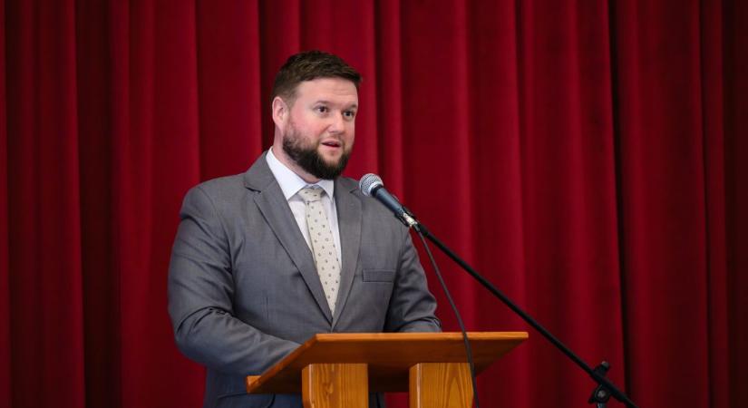 Vincze Máté: Egy könyvtár fejlesztése mindig a közösség jövőjébe való befektetés