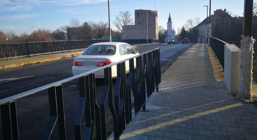 Megkezdődik a forgalmas szolnoki híd felújítása, nagy torlódásra készüljenek az autósok