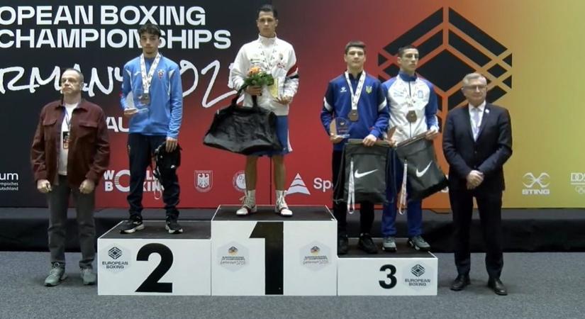 A friss aranyérmes Czifra István a földön jár