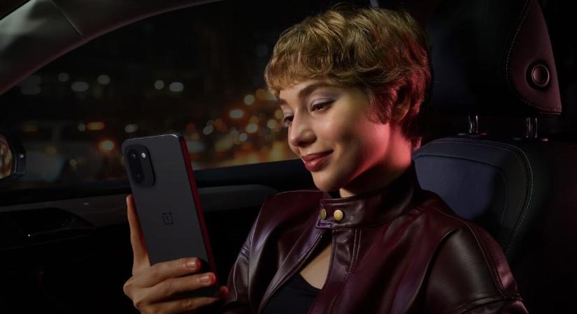 Ebben már a mindent verő processzor dolgozik: megérkezett a OnePlus 15R csúcsmobil