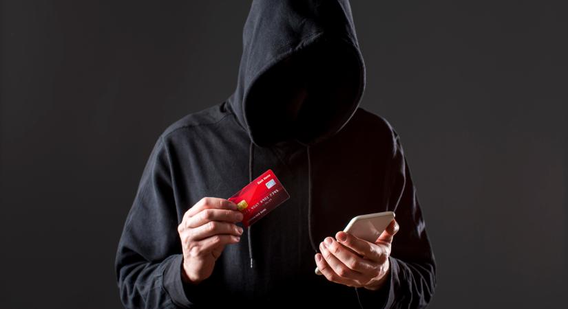 64 milliót zsákmányoltak hamisított hívószámos csalók Magyarországon