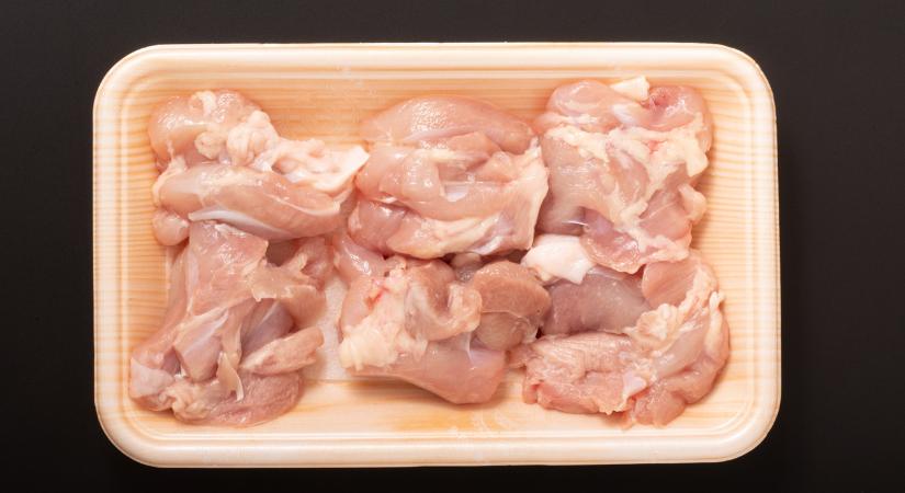 A fagyasztott csirkehús csak álca volt a csempészáru fölött VIDEÓ