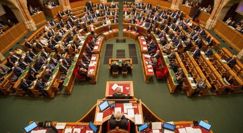 Döntött az Országgyűlés, Budapest mentőövet kap a kormánytól