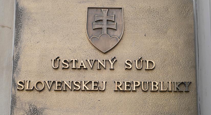 Az Alkotmánybíróság felfüggesztette a Bejelentővédelmi Hivatal felszámolását