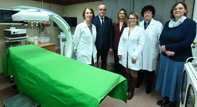 „Világbajnok” röntgengép állt szolgálatba Debrecenben