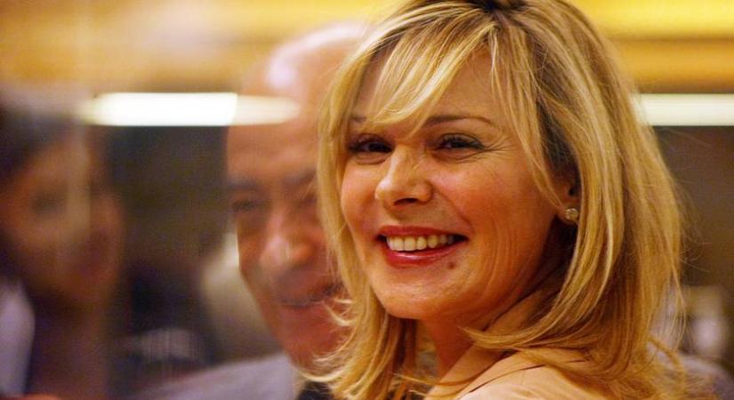 A 69 éves Kim Cattrall fürdőruhába bújt: a Maldív-szigeteken tölti nászútját a Szex és New York Samanthája