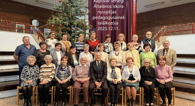 Régi hagyomány a nyugdíjas pedagógusok köszöntése karácsony előtt, szívesen térnek vissza az iskolába