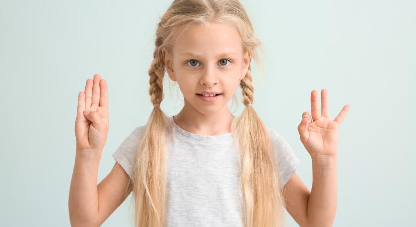 Siketen született ez a kislány, de a magyar orvosok forradalmi dologgal adták vissza a hallását