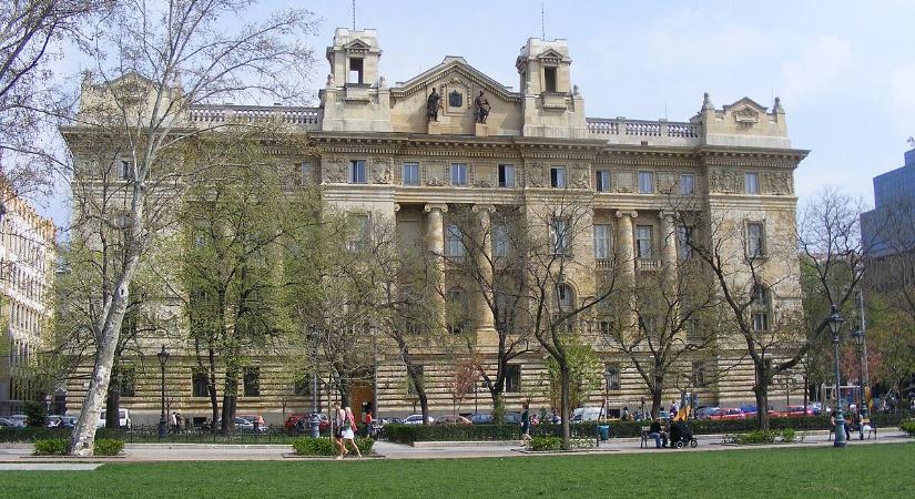Csőd elnapolva – nem kell a semmiből túlárazott részvényeket vásárolnia az MNB vagyonkezelőjének