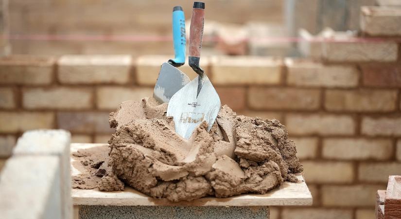 Akkora a baj, hogy HR-munkacsoportot hívtak össze az építőiparban