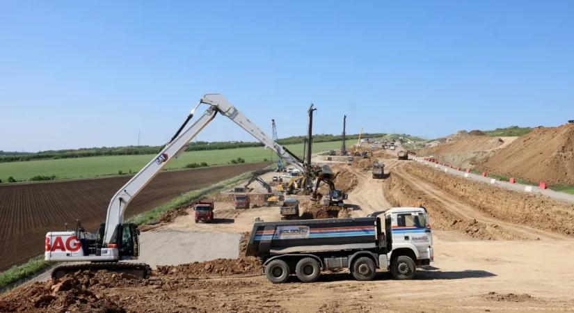 Nincs megoldás az M30-as ügyében, egymásra mutogat a Strabag és a minisztérium