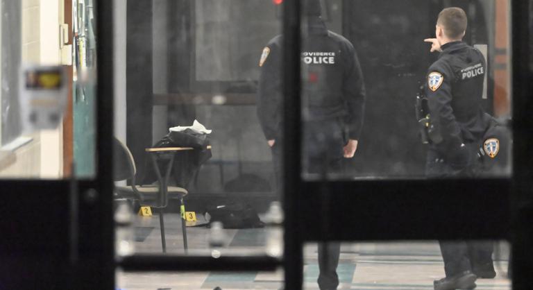 Új felvételek a Brown Egyetem lövöldözőjéről, a rendőrség a nyilvánosság segítségét kéri