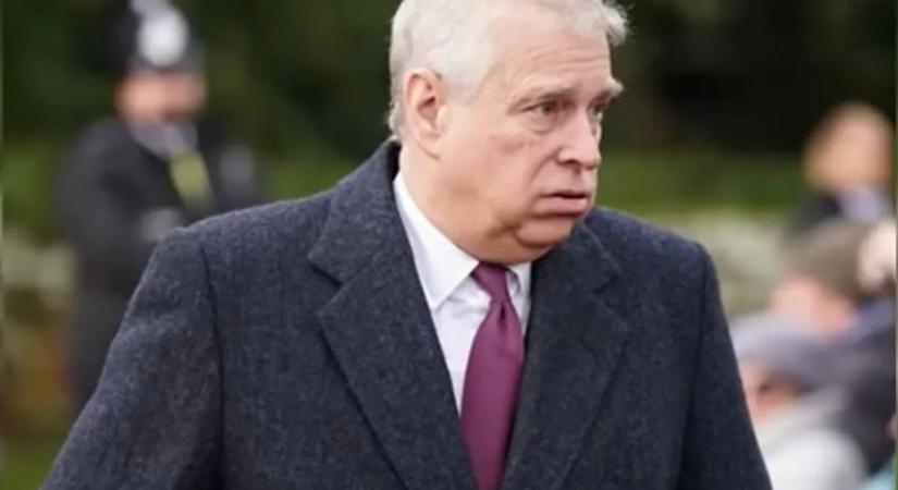 András herceget végső megaláztatás érte, ez Károly király kérésére történt