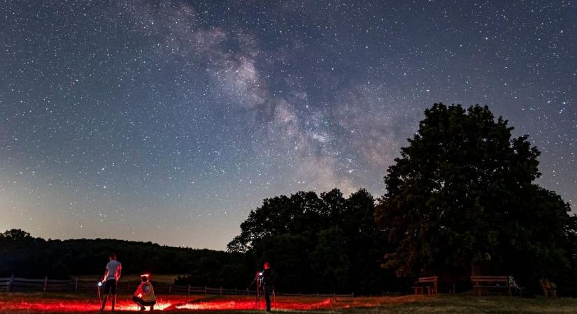 Csillagnéző pontokat terveznek a Bakony közepébe, kiváltság, hogy itt erre még van mód (fotók)
