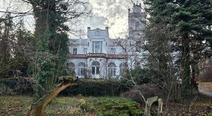 Ilyen most belülről a Bagolyvár: Ritka fotók készültek a szombathelyi kastély belsejében